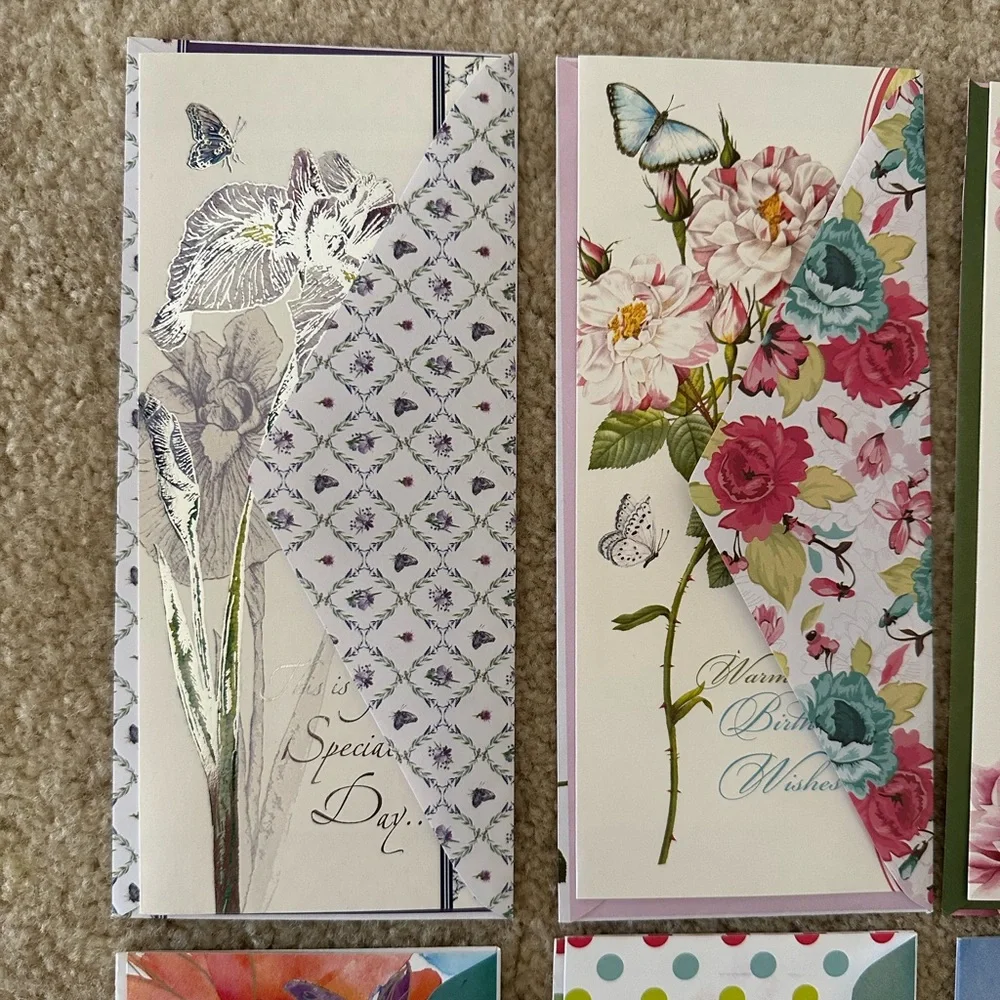 New 6 of different kind of cards with envelopes.